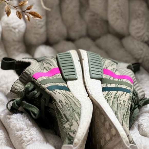 Adidas Originals NMD R1 Primeknit Green Glitch Camo Sneaker Shoes Women's US 10 - Picture 3 of 9